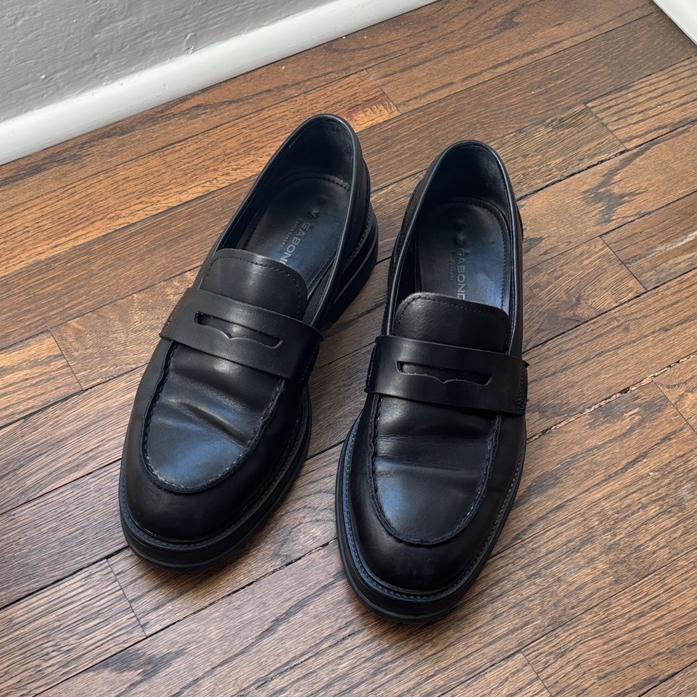 Vagabond Black Leather Lug Sole Loafers EUC